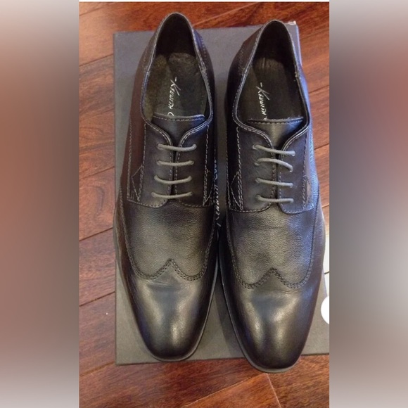 Kenneth Cole New York Other - NWT Kenneth Cole New York Sz10 Black T-oil away le